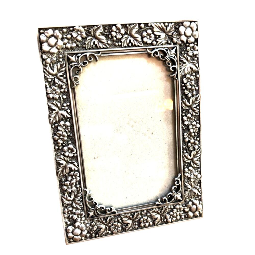 Ornate Silver Pewter Metal standing desk top photo frame picture holder 4" x 6"